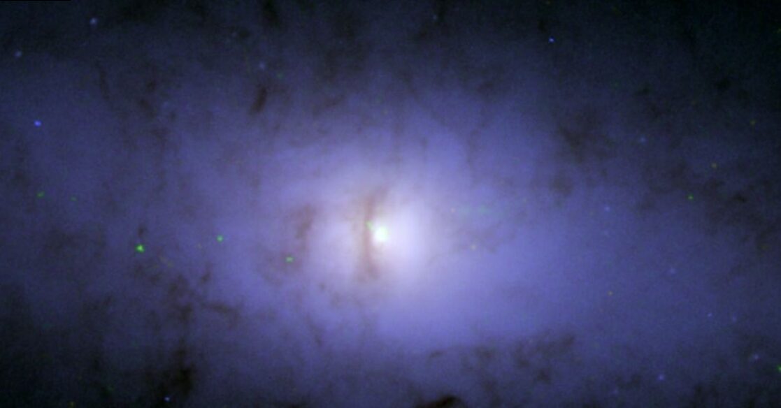 NASA Descubre un Agujero Negro Único con Forma de "X" en una Galaxia Distante